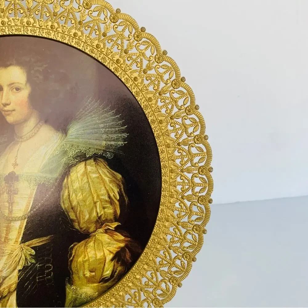 Antique Round Filigree Frame